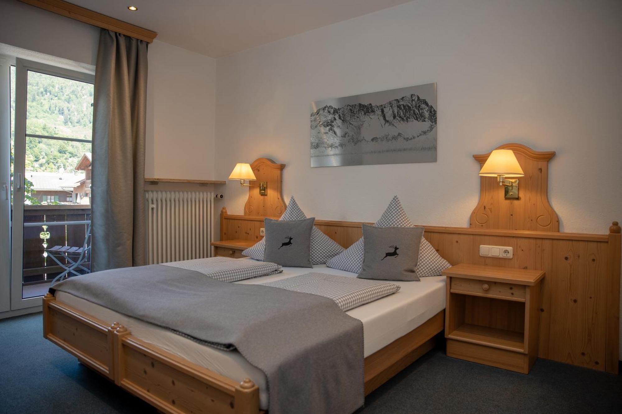 Hotel Gasthof Alter Wirt Farchant Exteriör bild