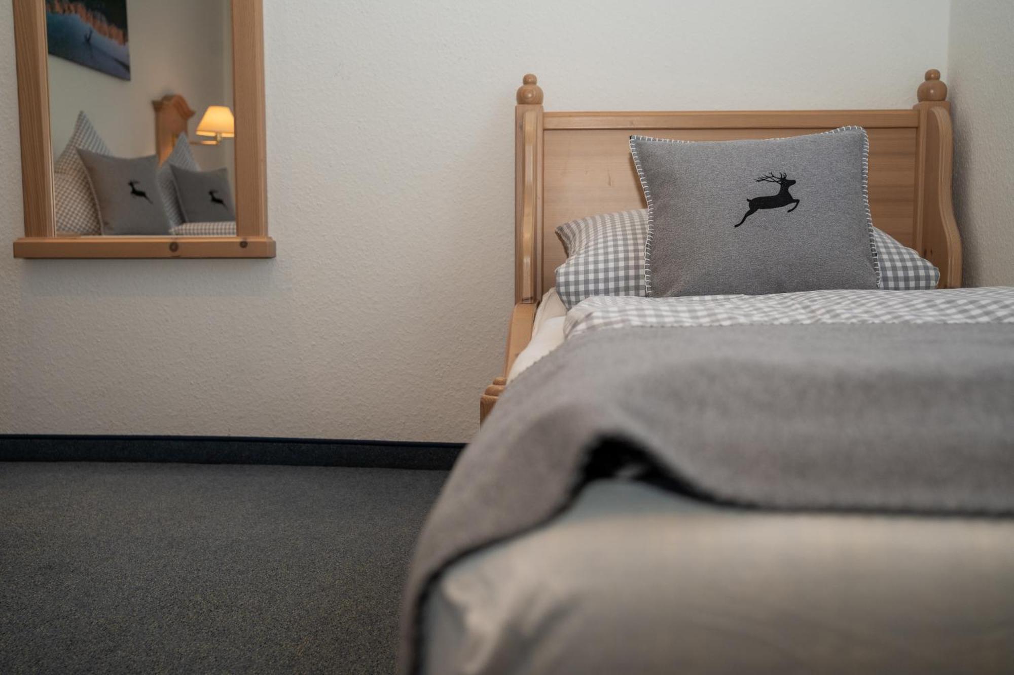 Hotel Gasthof Alter Wirt Farchant Exteriör bild